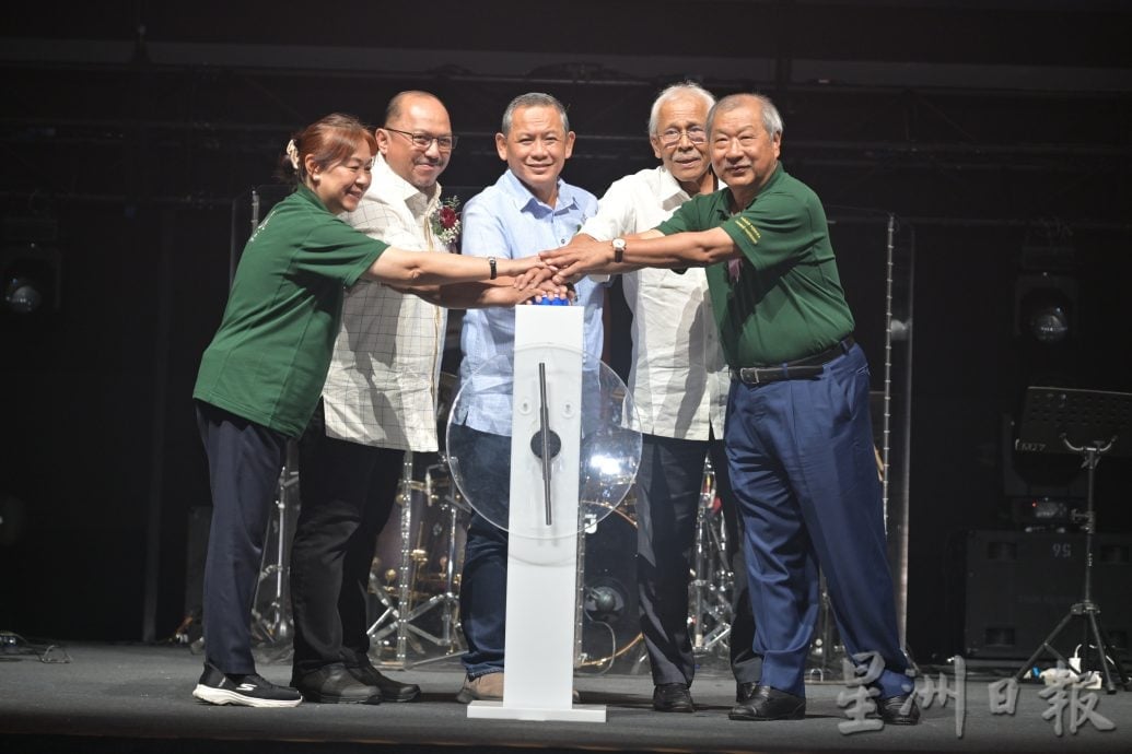 花城综合体育中心盛大开幕 星光熠熠 唱响芙蓉新地标