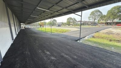 万津中华获YB相助  完成有盖走廊铺柏油路