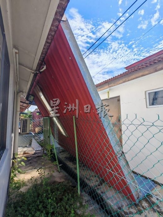 （古城封面主文）凌晨风灾刮走屋顶天花板 市区多地受影响