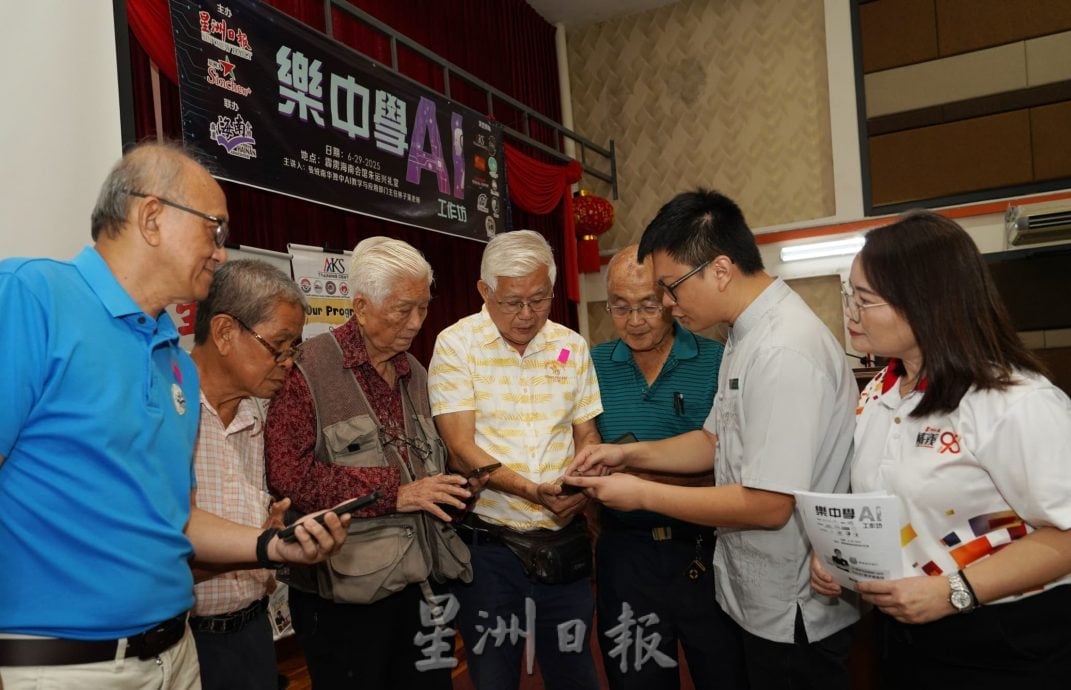 暖势力/科技无年龄限制 银发族乐学AI