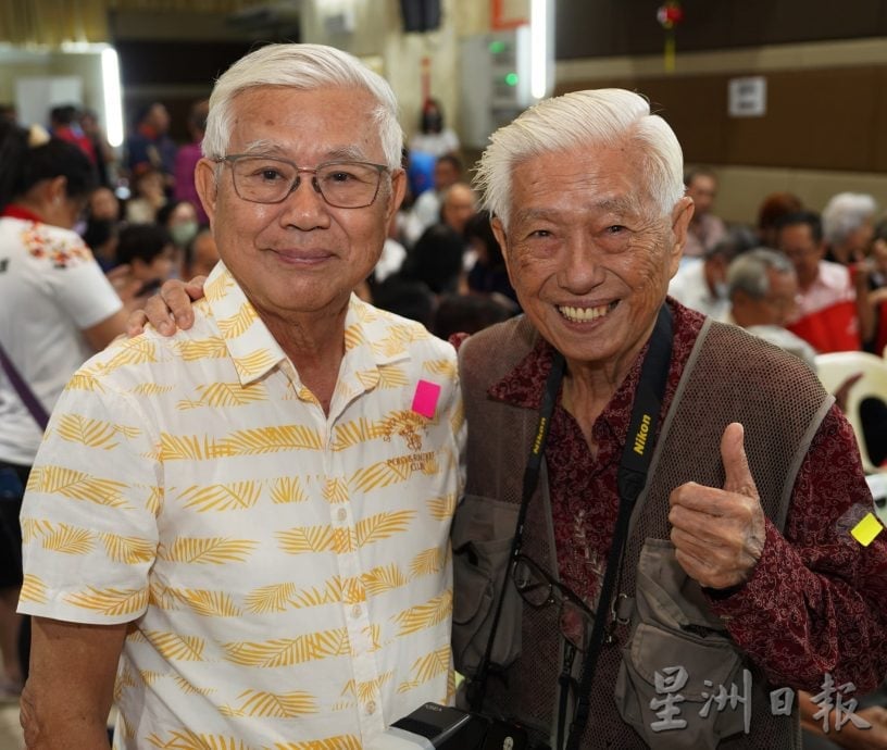 暖势力/科技无年龄限制 银发族乐学AI