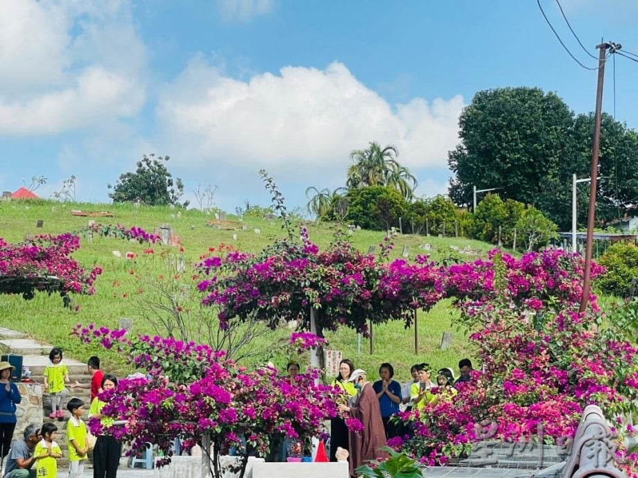 供星洲网:百年义山迎艺术新气象,杜鹃河畔写生活动推广环保