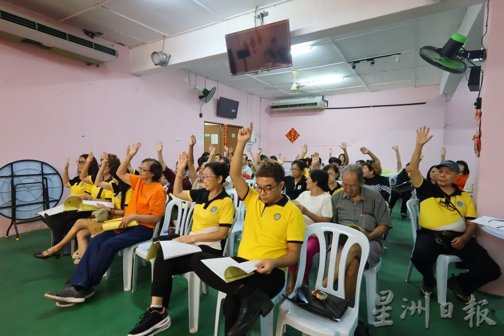 东:已签发:关丹华人协会会长拿督许汉新希望大众关注华裔升学不公事项,强调华社绝不沉默,同时呼吁华社展开系统性抗争