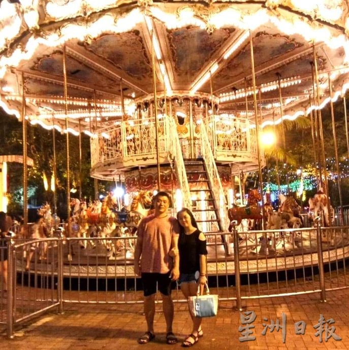 霹：1日见报／封底主文／【家好热闹】李淑兰和翁伟文