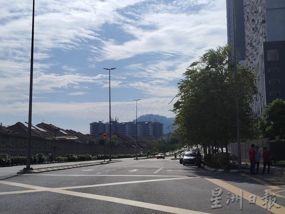 大都会/封面副文/公寓外面十字路口险象环生 李海云要求增设路墩和减速带