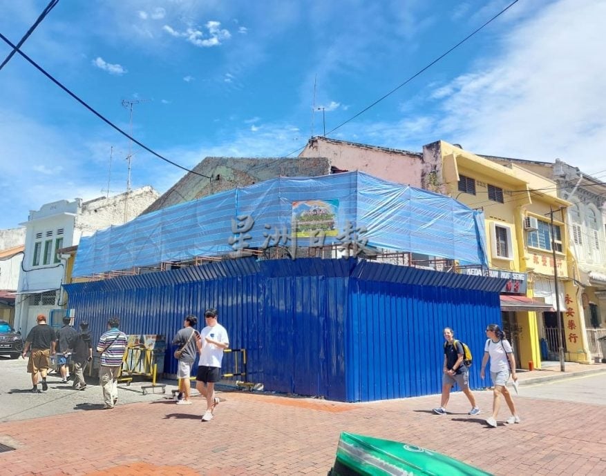 （古城第三版主文）观音亭街门牌一号的“欧式风格”建筑外墙石砖终于拆了