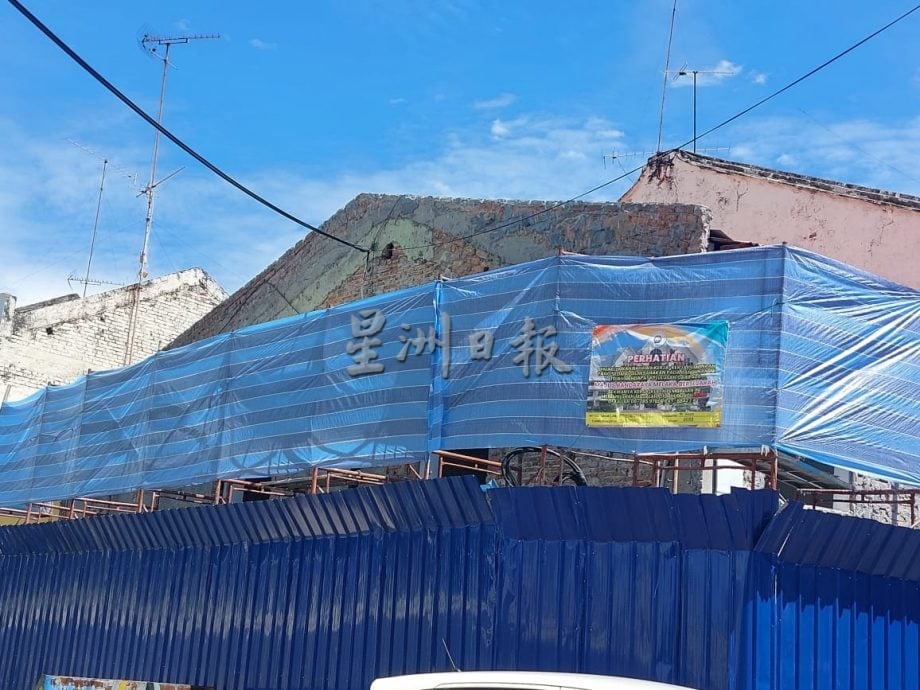 （古城第三版主文）观音亭街门牌一号的“欧式风格”建筑外墙石砖终于拆了