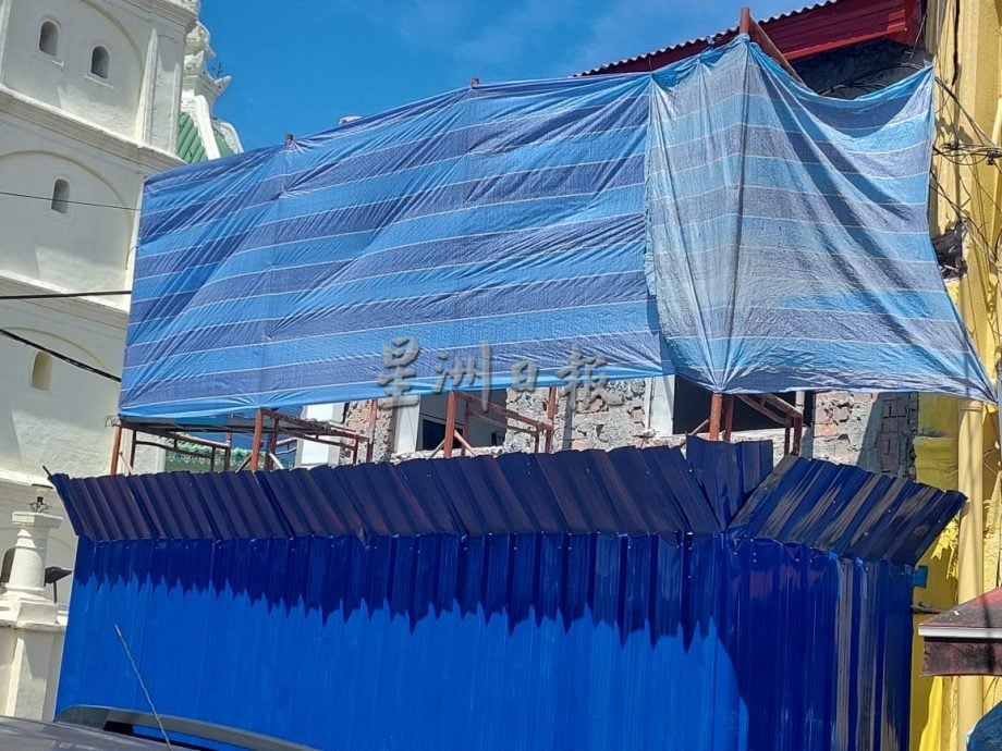 （古城第三版主文）观音亭街门牌一号的“欧式风格”建筑外墙石砖终于拆了
