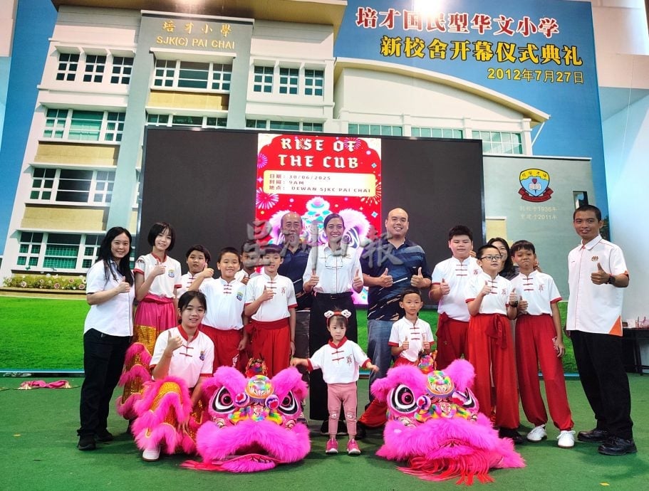 (大北马)培才小学成立武术瑞狮团,女老师成为武术与舞狮教练