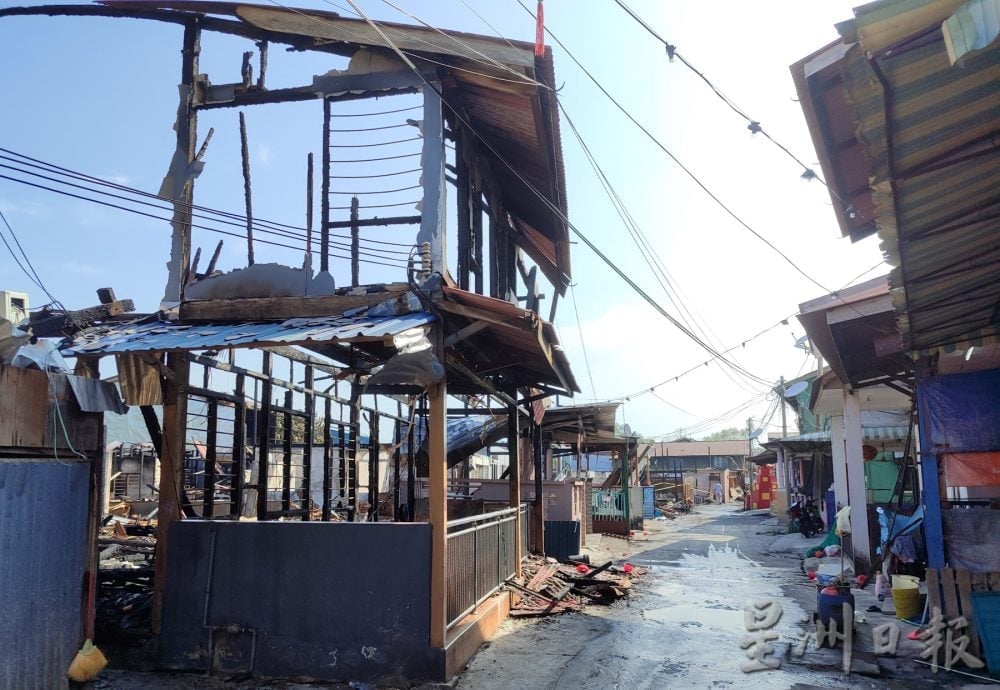 “大火毁我美丽家园” 长者无力重建掉泪