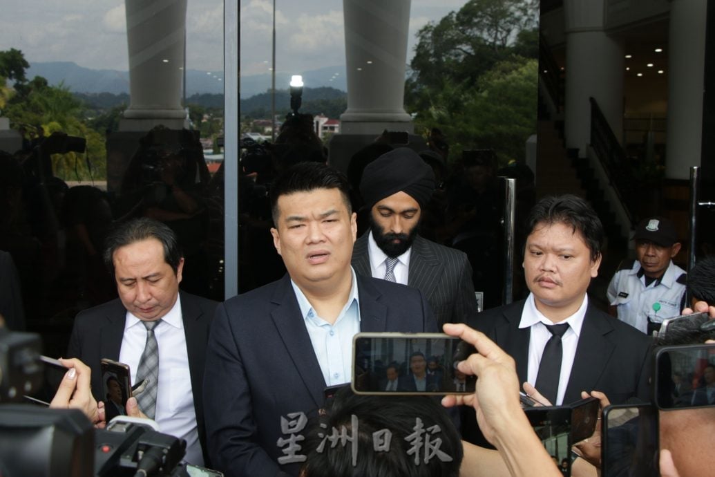 (法庭) 告密者艾伯特“不自杀声明”,强调若出事警方应找10沙州议员