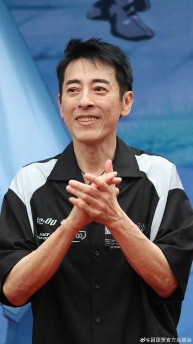 TVB开拍新版《笑傲江湖》 吕颂贤现身开工再演“令狐冲”?