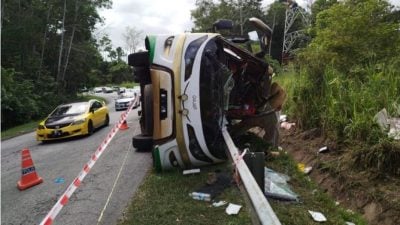 UPSI车祸 | 巴士与休旅车车祸15死  警方全面调查
