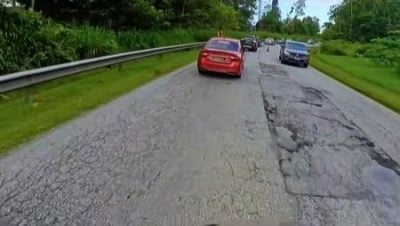 UPSI车祸 | 网民分享车祸大道路况  多窟窿 无分界线 网民抨击