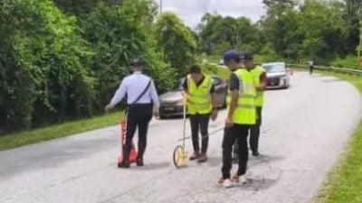 UPSI车祸︱MIROS官员重返现场 进行研究分析工作
