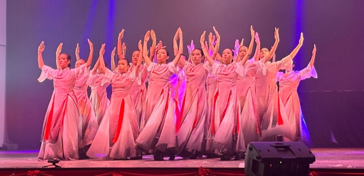 VIP文（大北马）恒毅华中分校第二届文娱晚会《蕴光》顺利举行　学生才艺闪耀舞台