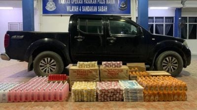 水警续打击走私 起数千瓶化妆品