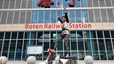 A 29-day feat on vintage motorcycle –Malaysian biker fulfils dream to reach Laos-China border from Thailand