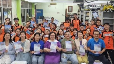 厦门大学团队访吧中 举办升学说明会