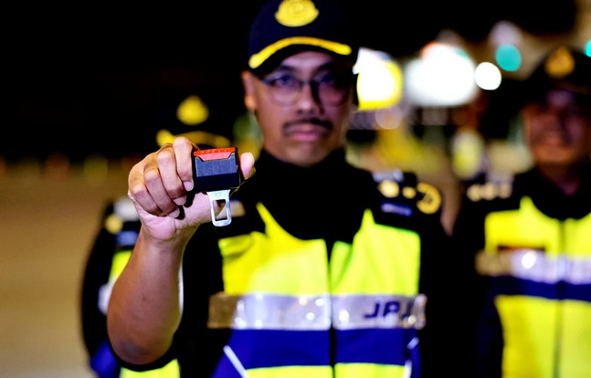  12月31日起生效  政府禁进口“假安全带扣”　