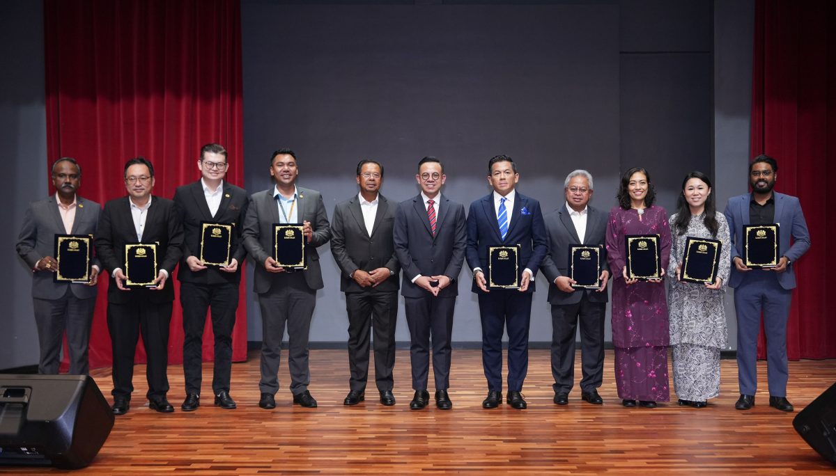 13名团结政府国会议员受委“人力资源部之友” 强化部门与国会议员的联系