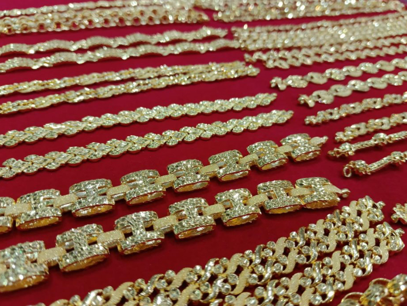 14岁姐姐偷舅母金饰 姐妹谎报被舅舅性侵