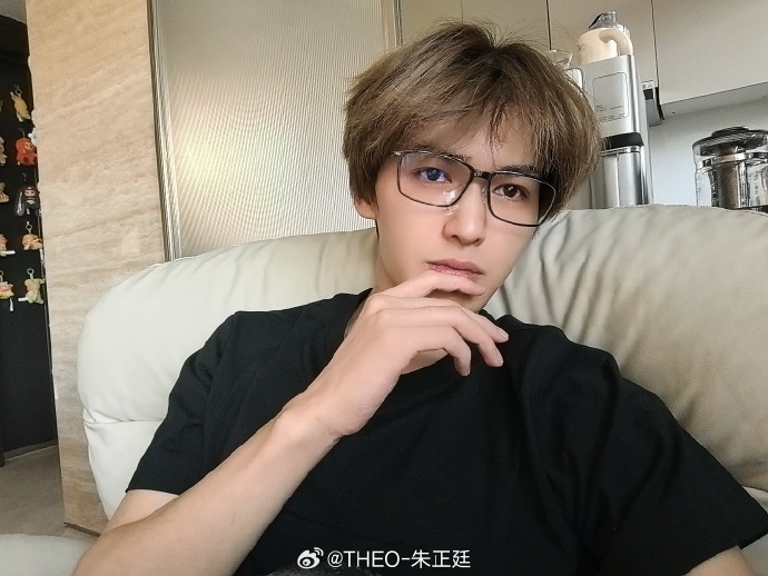 1个月内面临4打击停工 朱正廷:怎么能倒霉到这程度