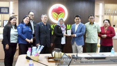鼓励年轻人投身种植 国庆车队宣传可可业