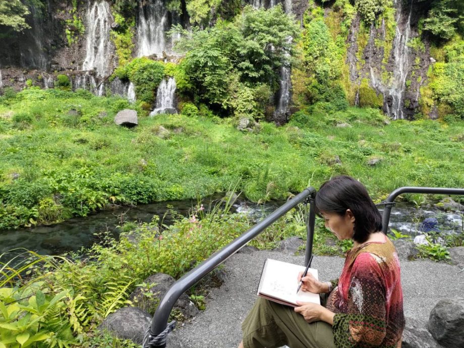 (20/7刊）有故事的人：从歌声到墨香  余秀梅半百之年踏上圆梦之路