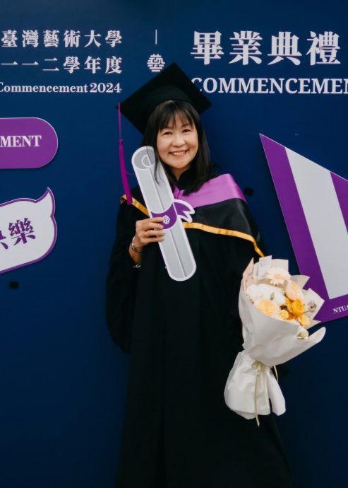 (20/7刊）有故事的人：从歌声到墨香  余秀梅半百之年踏上圆梦之路