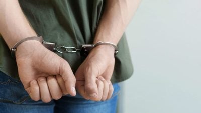 二度故意触碰女子臀部   男子非礼判罚100