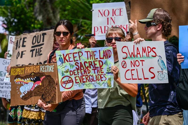 20万只鳄鱼当狱卒！佛州“鳄鱼恶魔岛”启用 特朗普将出席