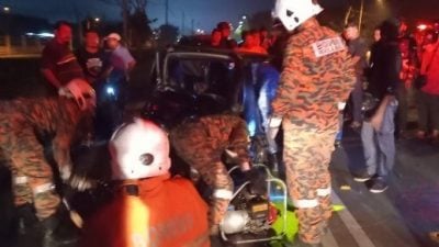 峇眼达丽雅花园五岔路口  3车相撞3人伤送院