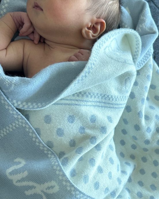 42岁谢婷婷报喜 宣布再添一子 