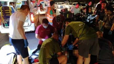 摩托失控从天桥坠落路面 华裔骑士头部重创