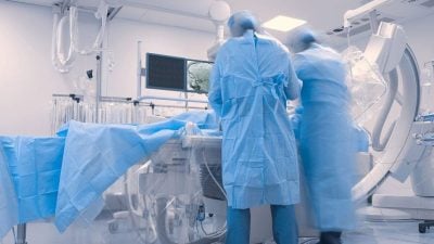 涉8.2万前线人员 医护员45小时轮班制 取消