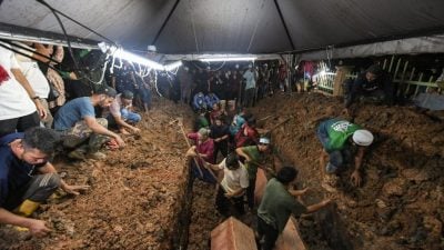一家六口坠河亡 |  搜救员：见过最悲惨的一幕
