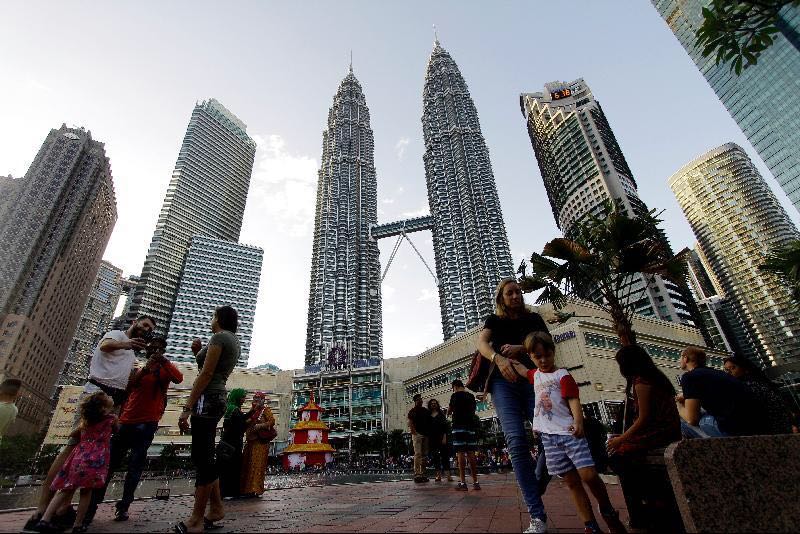  5个月迎1694万游客 中国游客181万人 张庆信：新加坡居榜首834万人