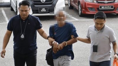 六旬男控发贴辱元首   法官批准接受精神评估