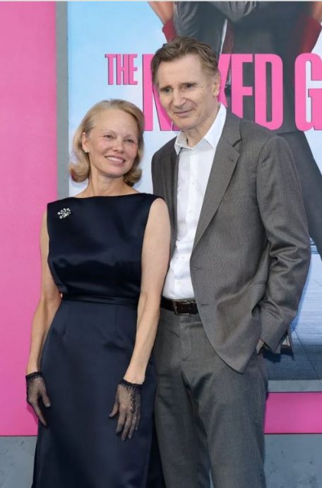 73岁“最强老爸”利安尼森 爆热恋58岁彭美拉安德森