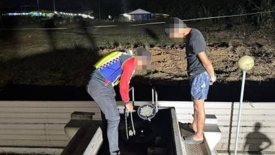 水警拦油槽车  起获1.7万公升走私柴油
