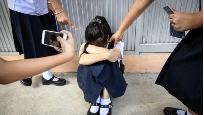 13岁女生遭同学殴打拍摄  受害者送医 警立案调查