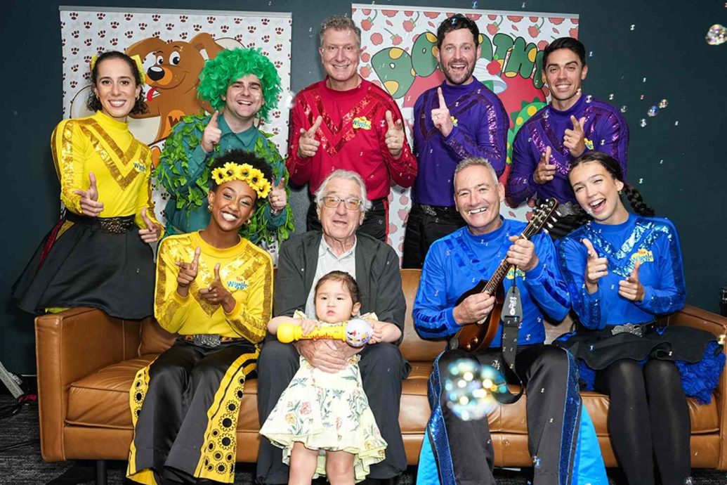 81岁罗拔狄尼路带2岁女儿探班 网民：他的孙女？