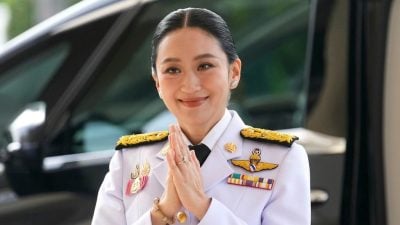 泰“美女前首相”佩通坦华丽转身　下台同天神復出