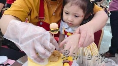 亲子蛋糕装饰赛 刘芯语麦当劳主题抡元