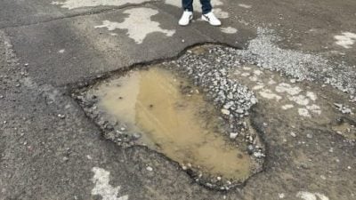 林思健：已2个月 . 史纳汀商区路洞待修补