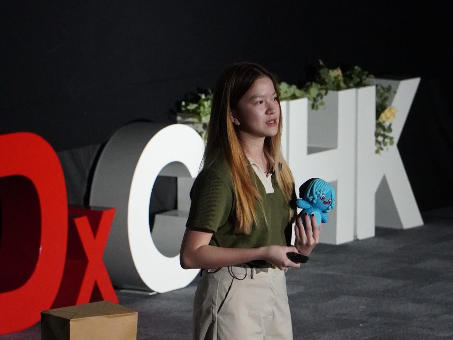 Michelle LEE, a third-year Biomedical Engineering student at CUHK, presents her Gold Medal-winning iGEM research project 