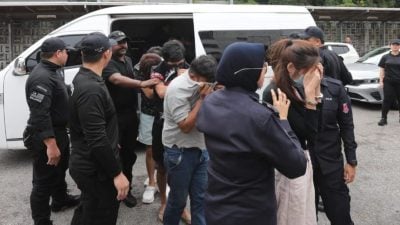 视频| “裸聊诈骗”集团遭瓦解  5男1女被控 最小仅15岁