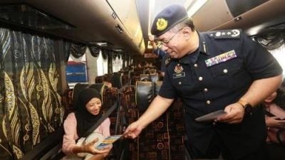 陆交局紧盯长巴旅巴 乔装乘客抓不系安全带者