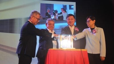 叶参：坚持华教使命 建国落实“以楼养校”